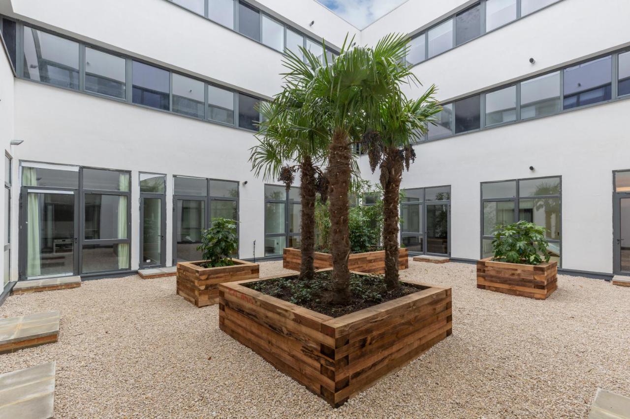 The Atrium Apartment Milton Keynes Exterior photo